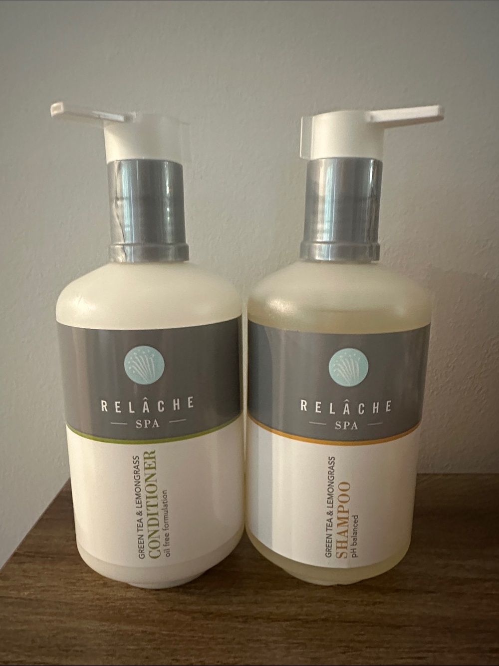 Green Tea & Lemongrass Shampoo - White